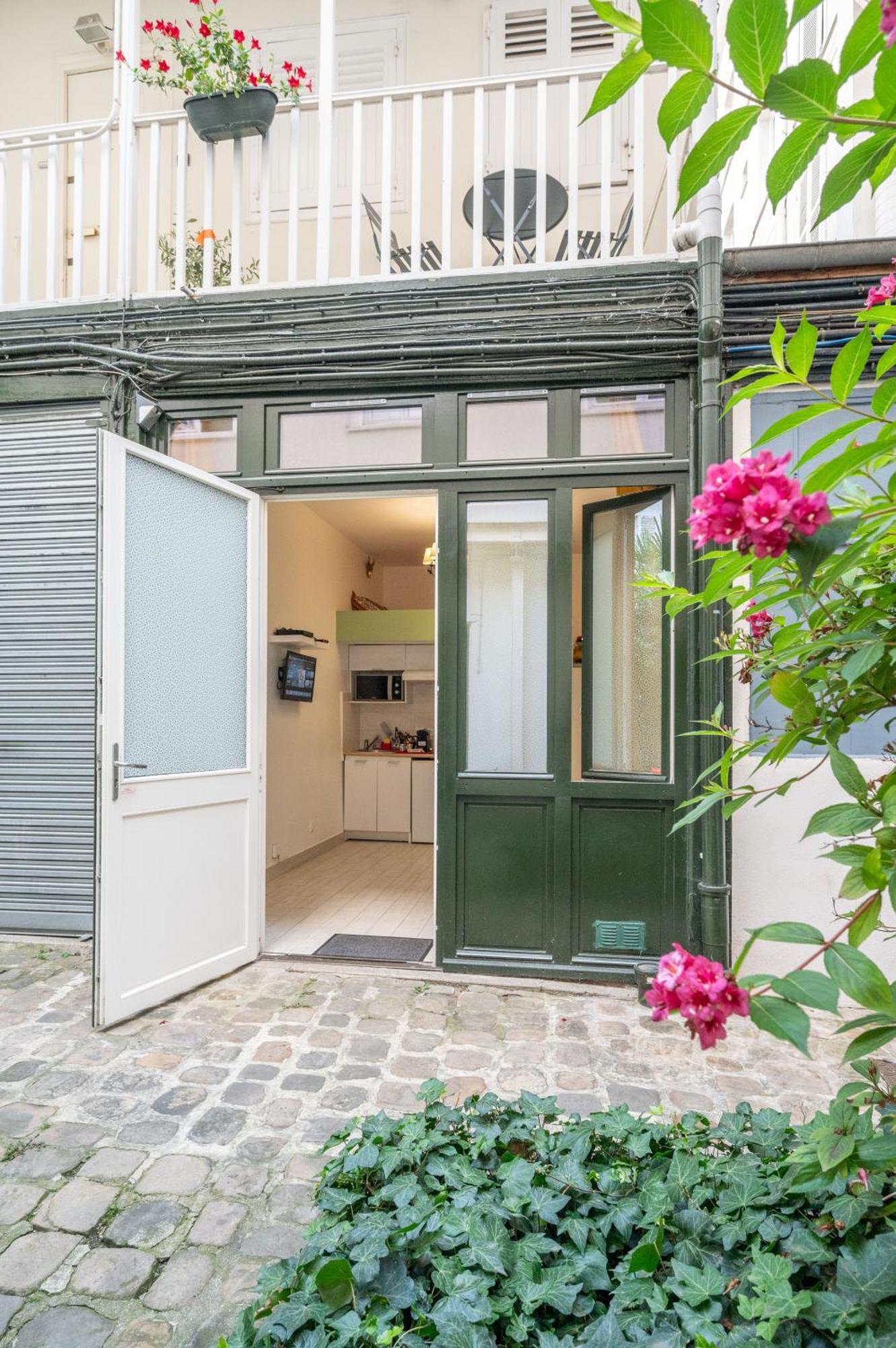Little Boudoir Of Paris Champs-Elysees Exterior photo
