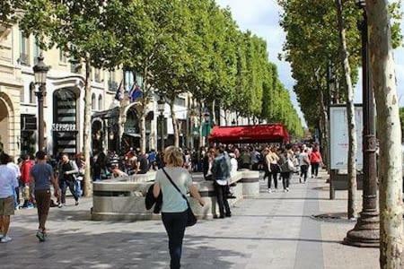 Little Boudoir Of Paris Champs-Elysees Exterior photo